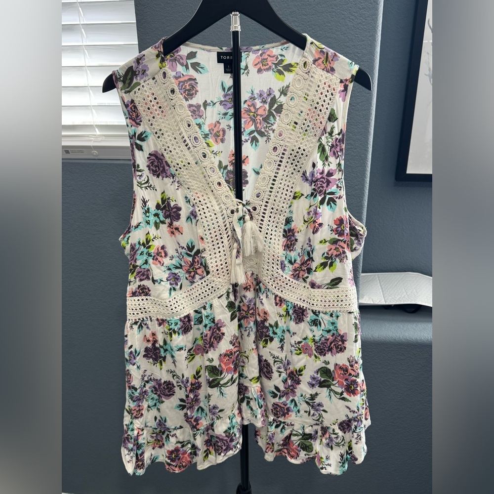 Torrid Floral Crochet Trim Blouse